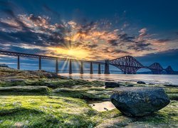 Szkocja, Most, Forth Bridge, Zatoka Firth of Forth, Zachód słońca, Skały