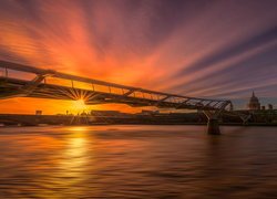 Most, Millennium Bridge, Rzeka, Tamiza, Zachód słońca, Londyn, Anglia