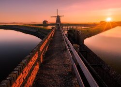 Most, Kanał, Wiatrak, Zachód słońca, Gmina Texel, Holandia