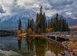 Góry, Most, Jezioro, Pyramid Lake, Drzewa, Park Narodowy Jasper, Kanada