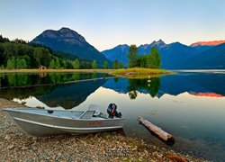 Park prowincjonalny Skagit Valley, Góry, Jezioro Ross, Las, Drzewa, Motorówka, Kolumbia Brytyjska, Kanada