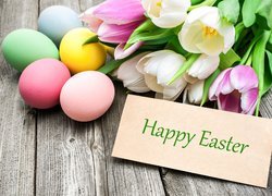 Napis Happy Easter i ozdoby świąteczne