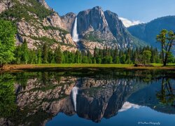 Stany Zjednoczone, Kalifornia, Park Narodowy Yosemite, Góry, Skały, Wodospad, Drzewa, Rzeka, Odbicie