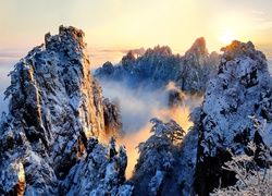 Ośnieżone pasmo górskie Huang Shan we wschodnich Chinach