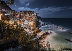 Włochy, Cinque Terre, Manarola, Morze Liguryjskie, Kolorowe, Domy, Światła, Noc, Chmury, Zatoka