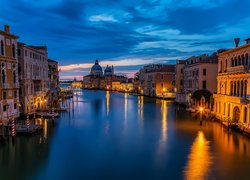 Włochy, Wenecja, Kanał, Canal Grande, Domy, Łodzie, Latarnie, Wschód słońca