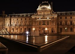 Oświetlone, Muzeum Sztuki, Luwr, Paryż, Francja