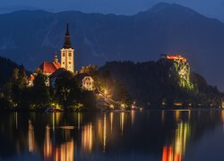 Słowenia, Jezioro Bled, Noc, Światła, Kościół, Góry, Odbicie