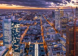 Panorama oświetlonego Frankfurtu