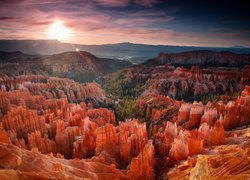 Park Narodowy Bryce Canyon, Góry, Skały, Drzewa, Chmury, Utah, Stany Zjednoczone