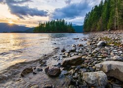 Park prowincjonalny Sasquatch, Kolumbia Brytyjska, Kanada, Kamienie, Jezioro Harrison Lake, Drzewa, Promienie słońca