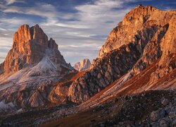 Pasmo wapiennych Dolomitów we Włoszech