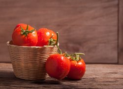 Pomidory w koszyczku