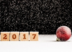 Powitanie Nowego Roku przy padającym śniegu