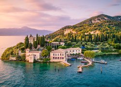 Włochy, Punta San Vigilio, Jezioro Garda, Wzgórze, Domy