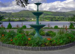 Fontanna, Rabatka, Rzeka Roughty River, Góry, Miejscowość Kenmare, Irlandia
