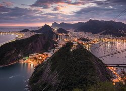 Brazylia, Rio de Janeiro, Morze, Zatoka Guanabara, Statki, Góry, Domy, Światła, Zachód słońca, Chmury