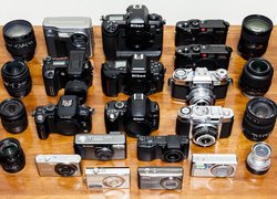 Różne marki aparatów fotograficznych i obiektywów