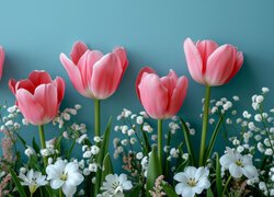 Różowe tulipany wśród białych kwiatuszków