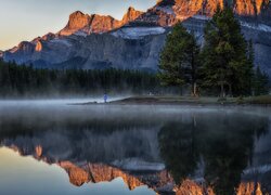 Góry, Jezioro, Two Jack Lake, Mgła, Drzewa, Odbicie, Park Narodowy Banff, Kanada