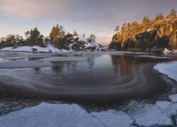 Jezioro Ładoga, Zima, Wysepka, Skały, Drzewa, Chmury, Karelia, Rosja