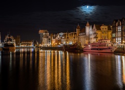 Rozświetlony nocny Gdańsk