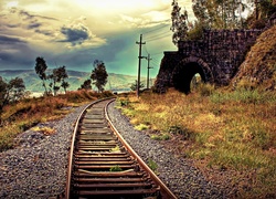 Ruiny przy torach kolejowych