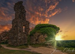 Zachód słońca, Chmury, Winorośl, Ruiny, Zamek w Corfe Castle, Hrabstwo Dorset, Anglia