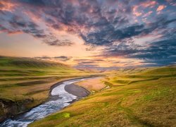 Wzgórza, Rzeka Fjadra, Chmury, Zachód słońca, Islandia