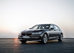 Samochód BMW 750Li G12 X Drive rocznik 2015