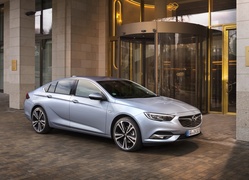 Samochód Opel Insignia Grand Sport Turbo D z roku 2017