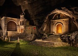 Sanktuarium, Ermita de San Bernabe, Ojo Guarena, Schody, Drzwi, Skała, Noc, Burgos, Hiszpania