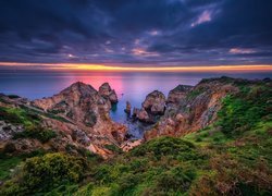 Portugalia, Region Algarve, Cypel Ponta da Piedade, Morze, Skały, Zachód słońca