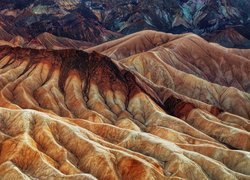 Skały w Parku Narodowym Death Valley w Kalifornii
