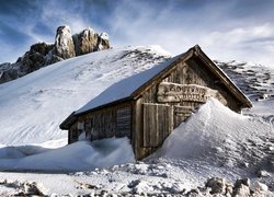 Sklepik pamiątkarski Souvenir Dolomiti na przełęczy Sella Pass