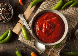 Sos pomidorowo- paprykowy w miseczce