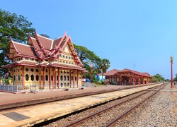 Stacja kolejowa, Dom, Tory kolejowe, Drzewa, Hua Hin, Prachuap Khiri Khan, Tajlandia