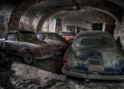 Stare zakurzone samochody