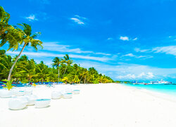 Lato, Ocean, Piasek, Plaża, Palmy, Stoliki, Krzesła, Niebo, Statki, Wyspa, Malediwy, Tropiki