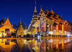 Tajlandia, Chiang Mai, Świątynia, Wat Phra Singh Woramahawihan, Noc, Odbicie