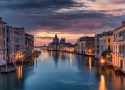 Włochy, Wenecja, Katedra, Bazylika św. Marka, Domy, Latarnie, Kanał, Canal Grande, Światła, Chmury