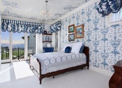Sypialnia w niebiesko-białej tonacji