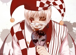 Szalony klaun z maską w dłoni w grafice 2D