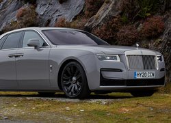 Szary Rolls-Royce Ghost