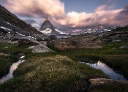 Szczyt Matterhorn w Alpach Pennińskich