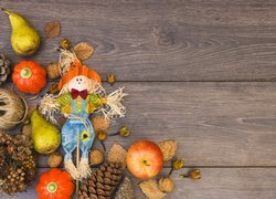Szmaciana lalka obok owoców