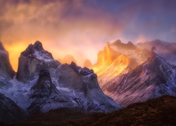 Torres del Paine - masyw górski leżący w chilijskiej Patagonii