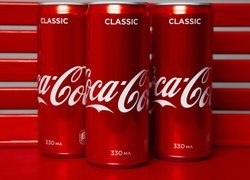 Trzy puszki Coca-Coli