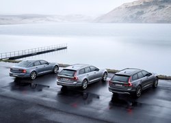 Trzy samochody Volvo