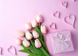 Serduszka, Kwiaty, Tulipany, Prezent, Różowe tło